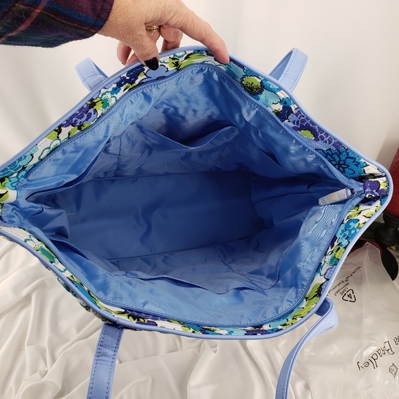 Vera Bradley Trimmed Tote in Blueberry Blooms NWT - Picture 4 of 4